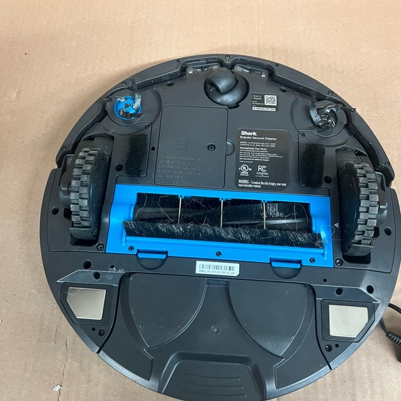 Shark AV753 ION Robot Vacuum, Tri-Brush System, Wifi Connected Grey - Picture 5 of 7